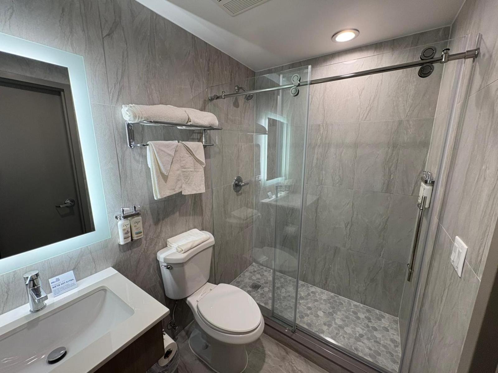 Holiday Inn Express & Suites Нью-Йорк Екстер'єр фото