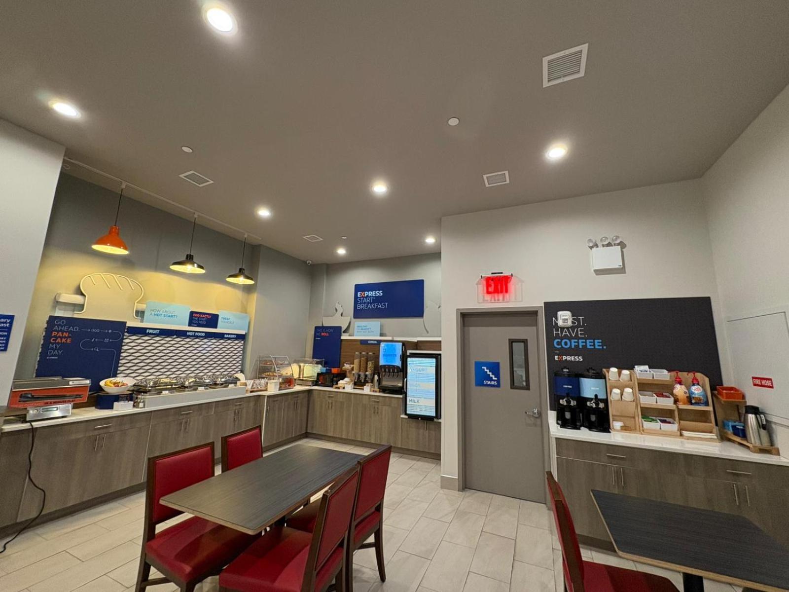 Holiday Inn Express & Suites Нью-Йорк Екстер'єр фото