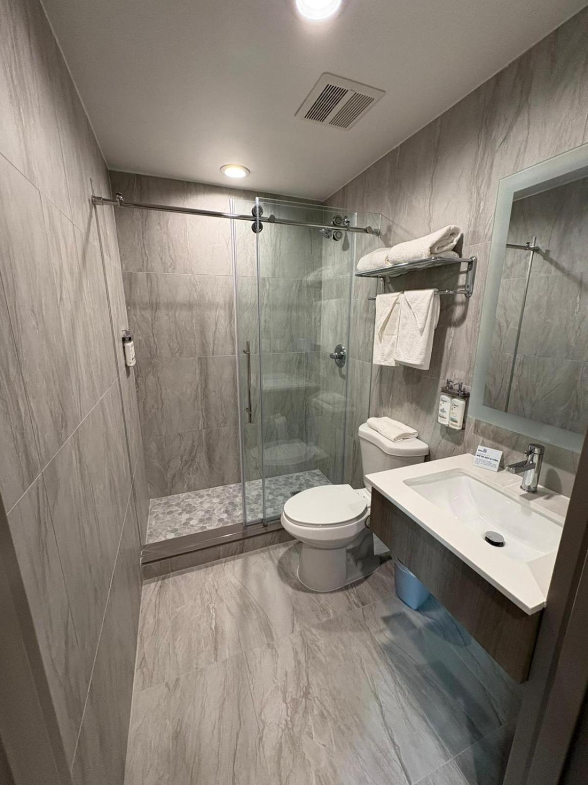 Holiday Inn Express & Suites Нью-Йорк Екстер'єр фото