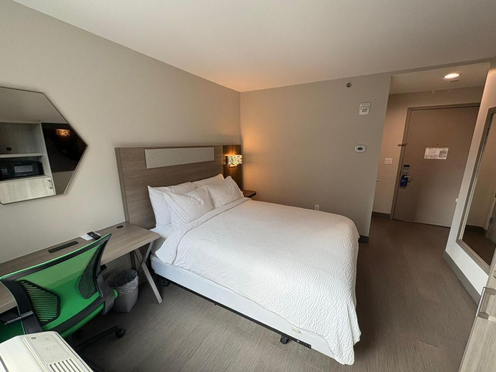 Holiday Inn Express & Suites Нью-Йорк Екстер'єр фото